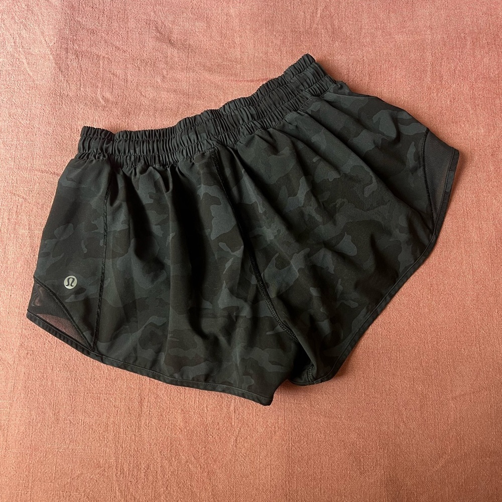 Lululemon 2.5 inch Hotty Hot Shorts